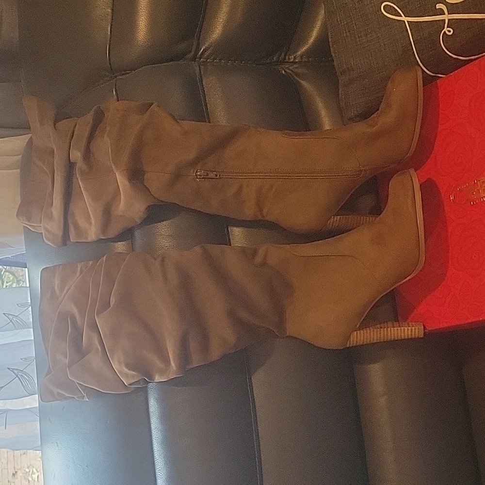 Carlos Santana boots